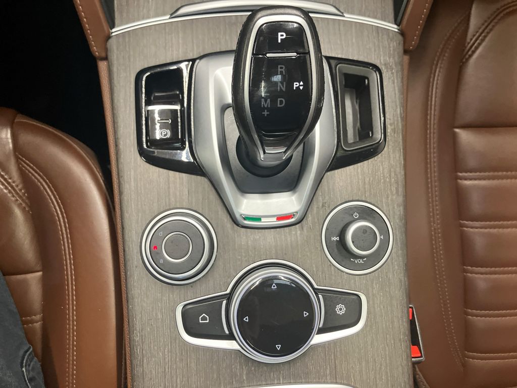 Alfa Romeo Stelvio 2021