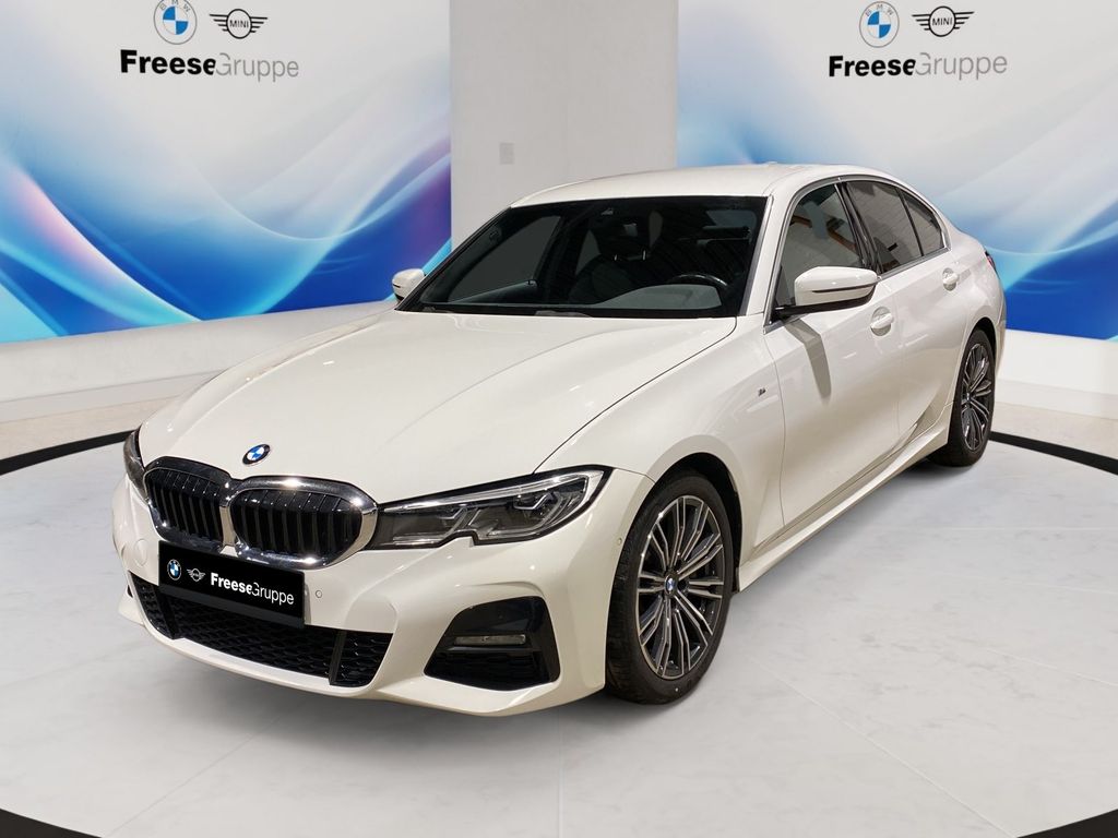 BMW 330 2023