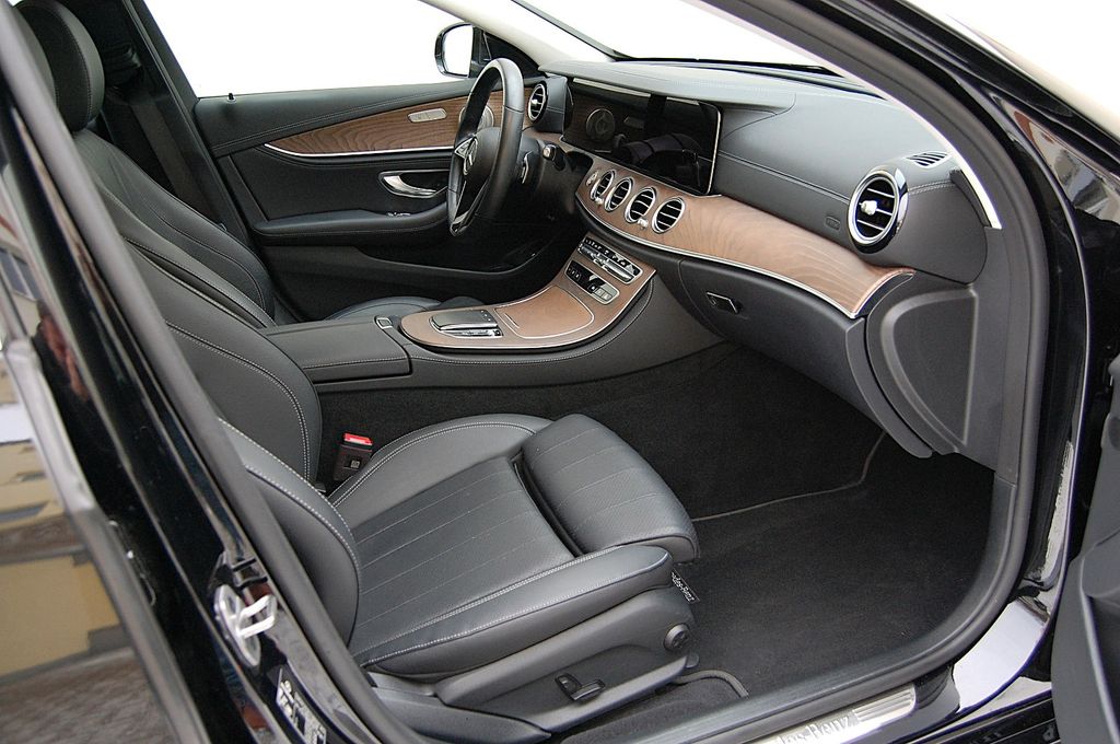 Mercedes-Benz E 300 2022
