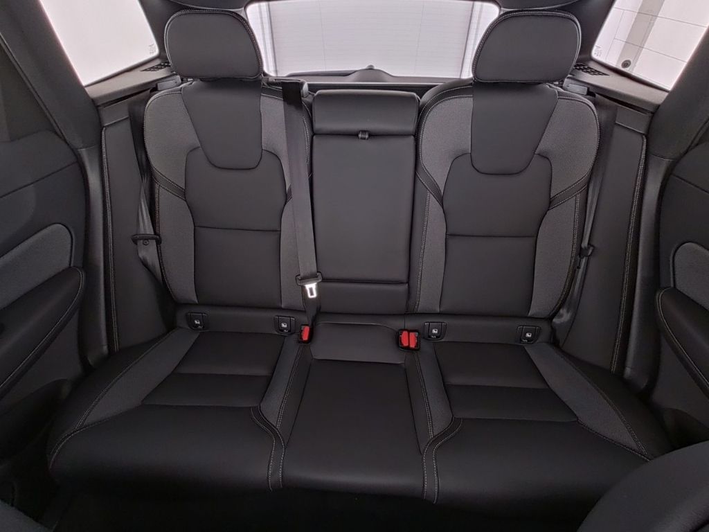 Volvo XC60 2025