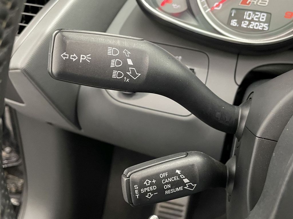 Audi R8 2013