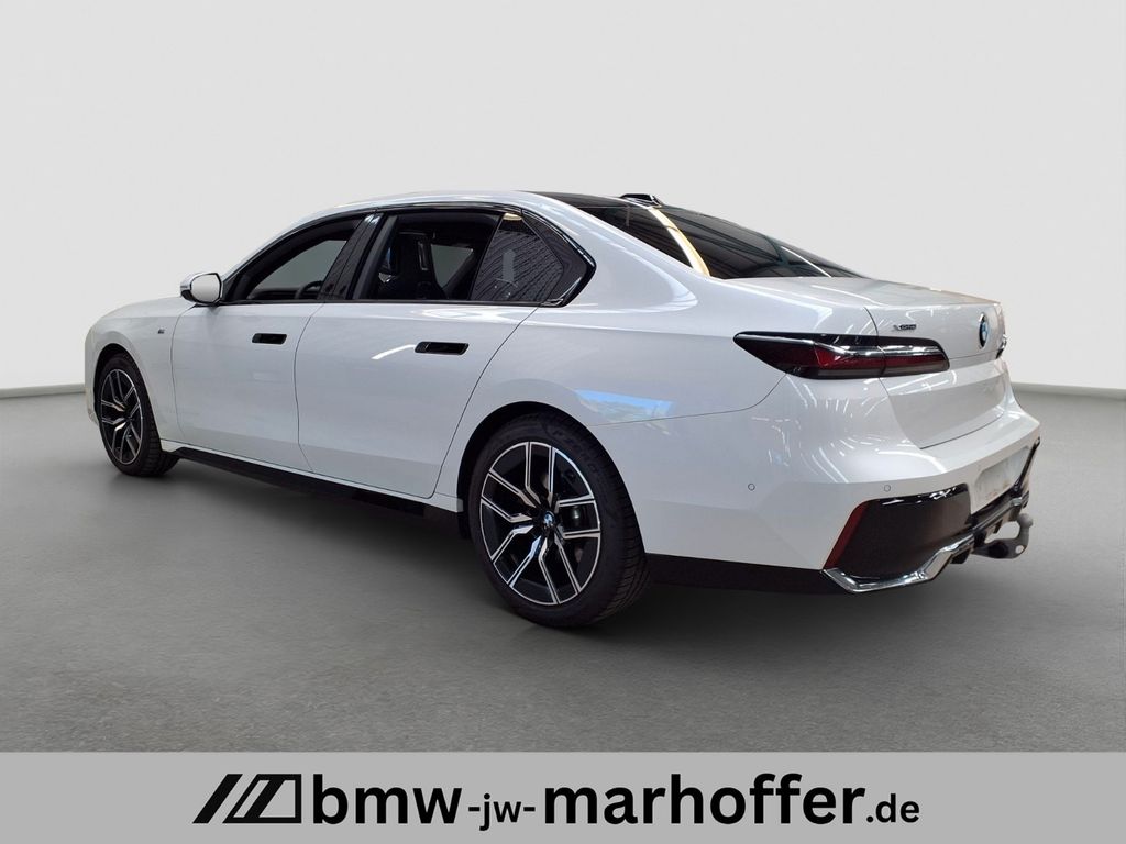 BMW 740 2025