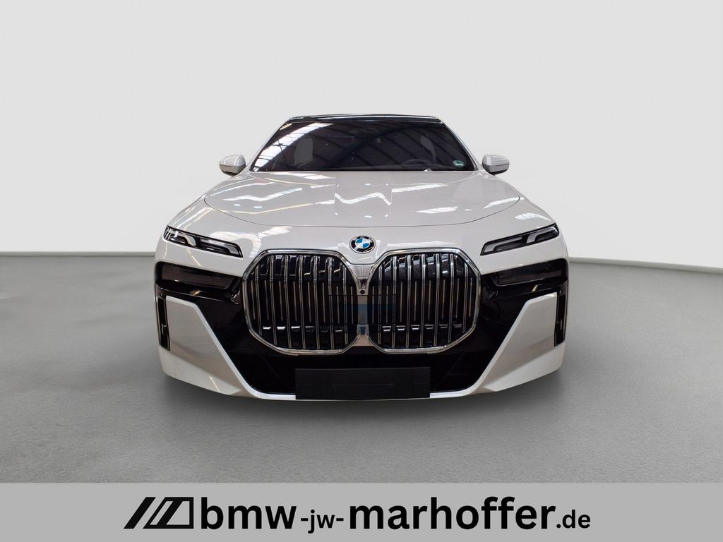BMW 740 2025