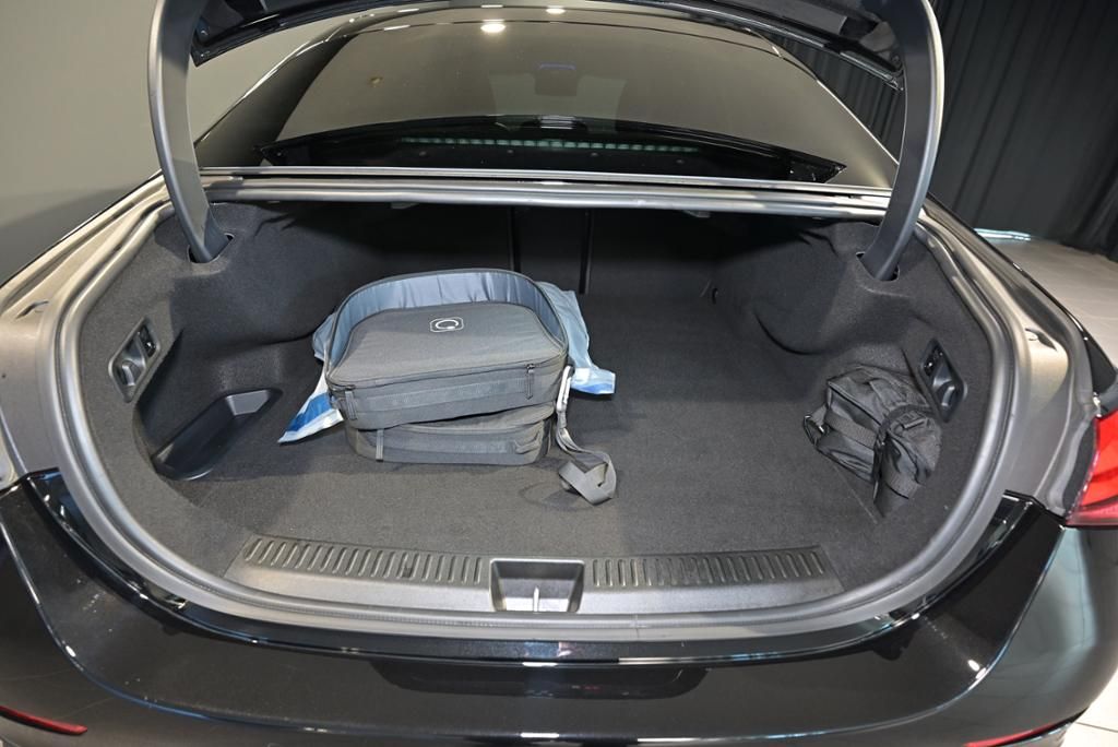 Mercedes-Benz E 300 2025