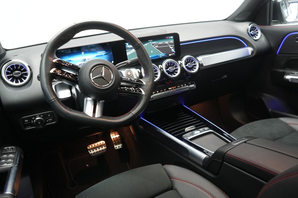 Mercedes-Benz GLB 220 2025