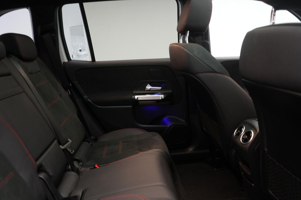 Mercedes-Benz GLB 220 2025