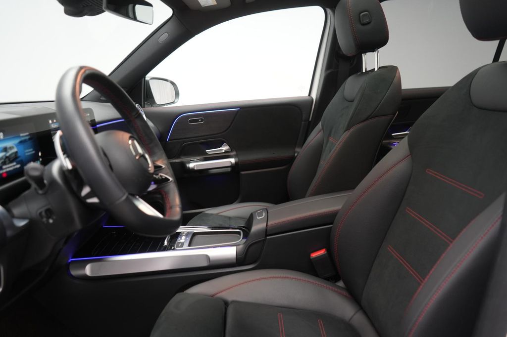 Mercedes-Benz GLB 220 2025