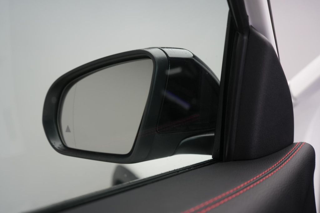 Mercedes-Benz GLB 220 2025