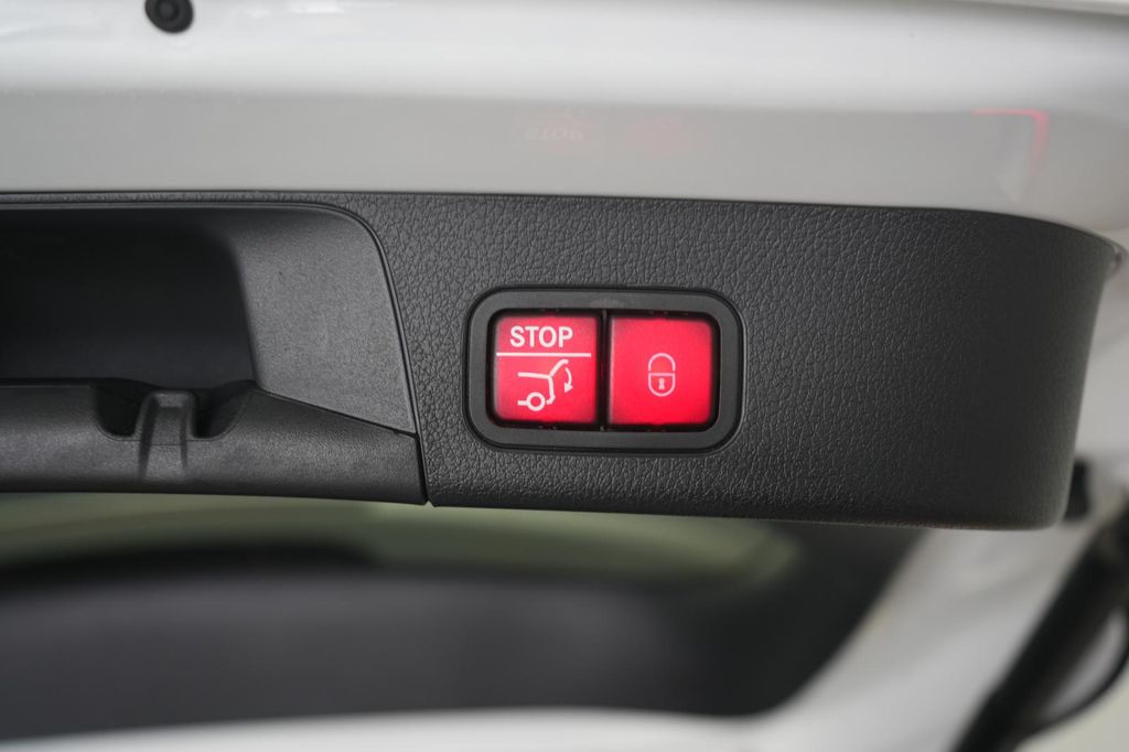 Mercedes-Benz GLB 220 2025