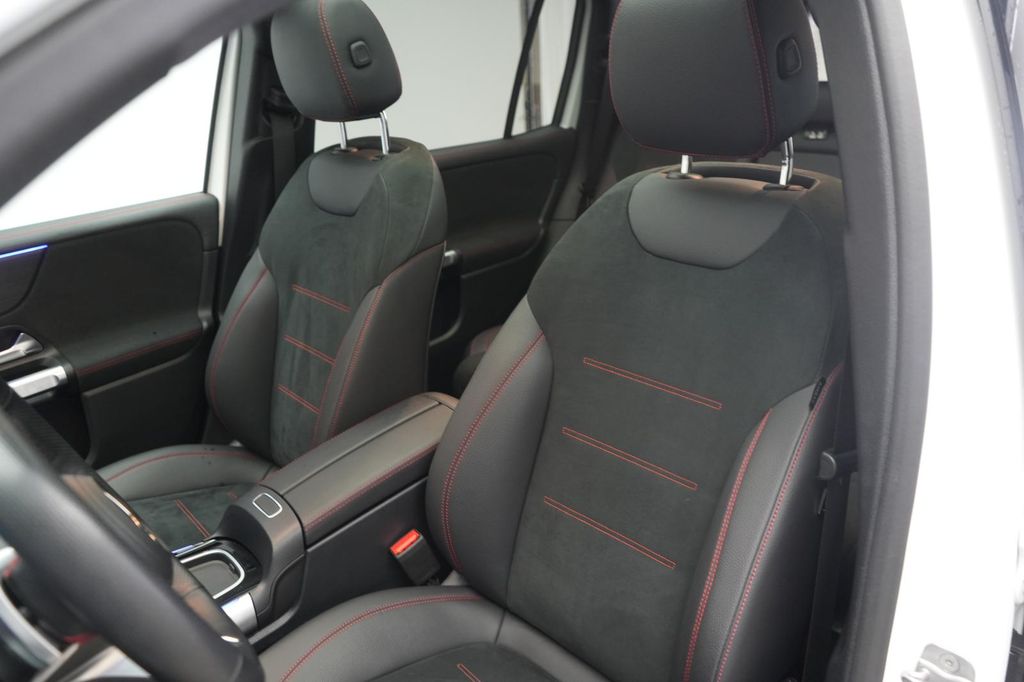 Mercedes-Benz GLB 220 2025