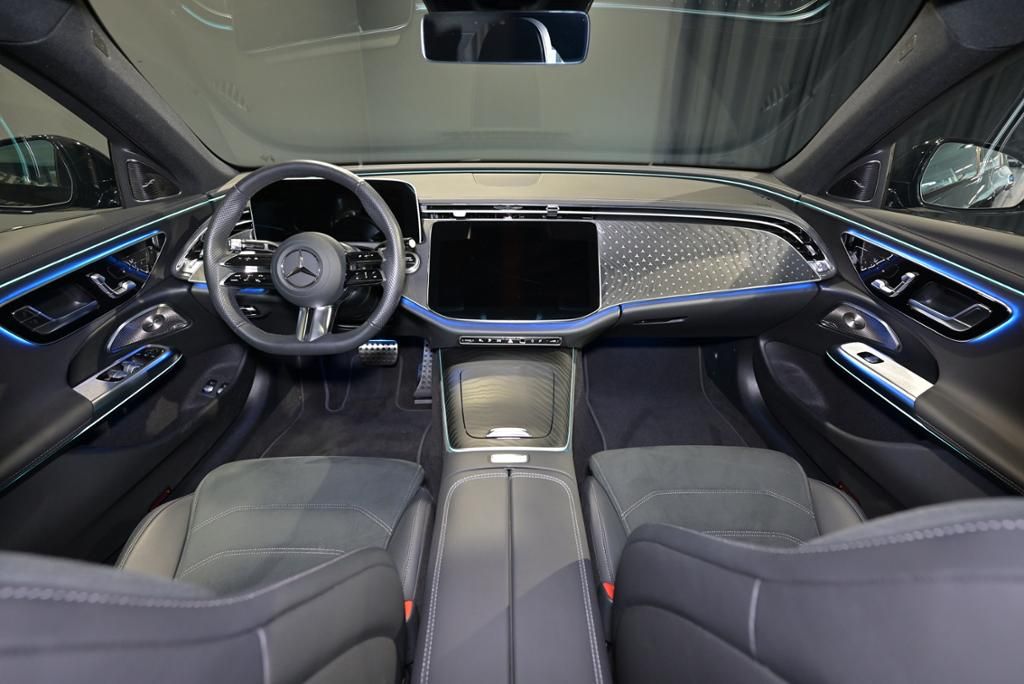 Mercedes-Benz E 300 2025