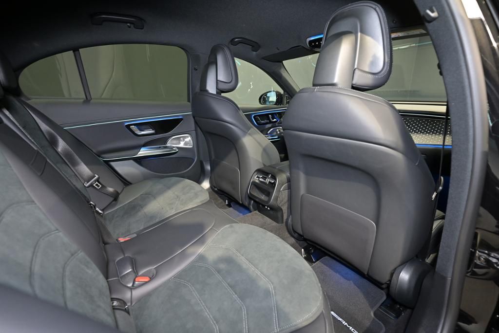 Mercedes-Benz E 300 2025