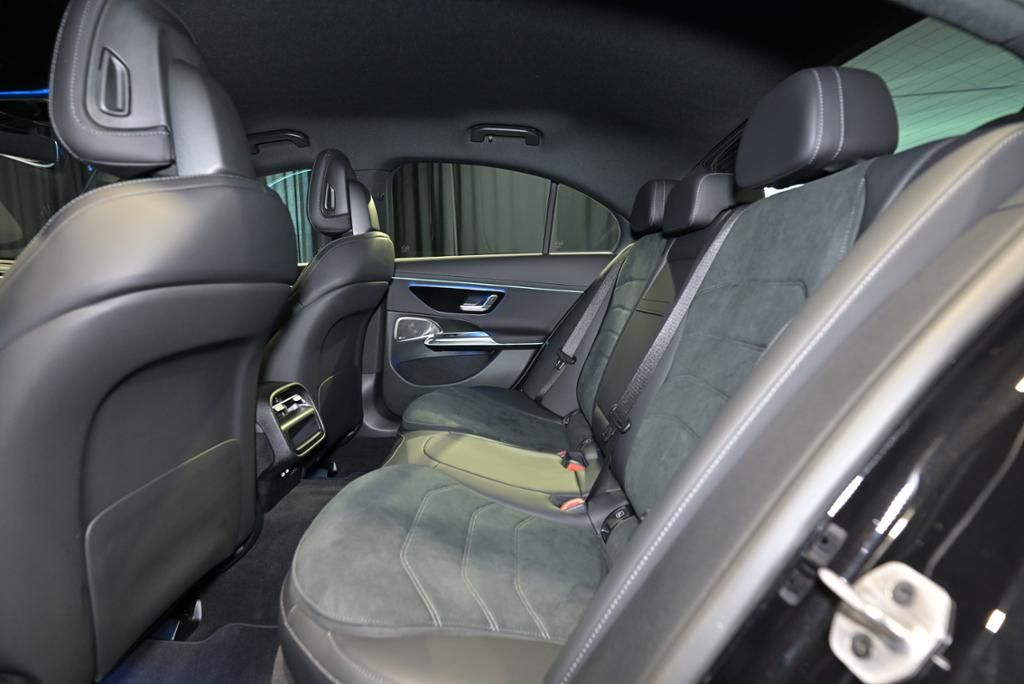 Mercedes-Benz E 300 2025