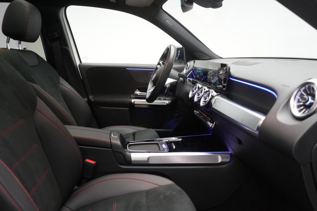 Mercedes-Benz GLB 220 2025