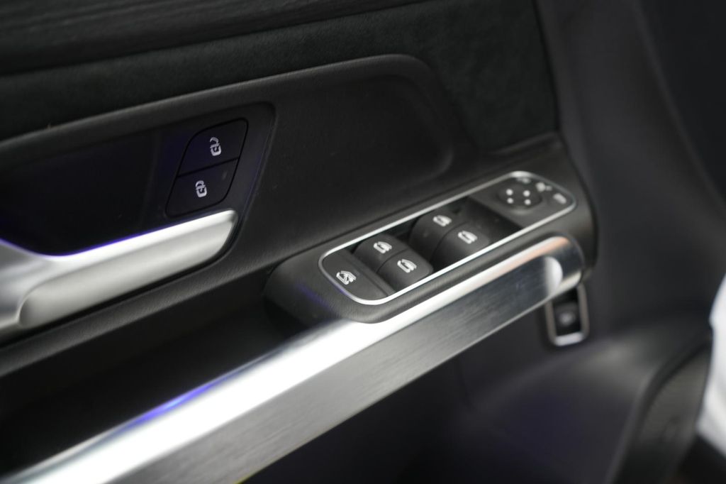 Mercedes-Benz GLB 220 2025