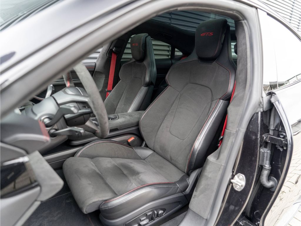 Porsche Taycan 2022