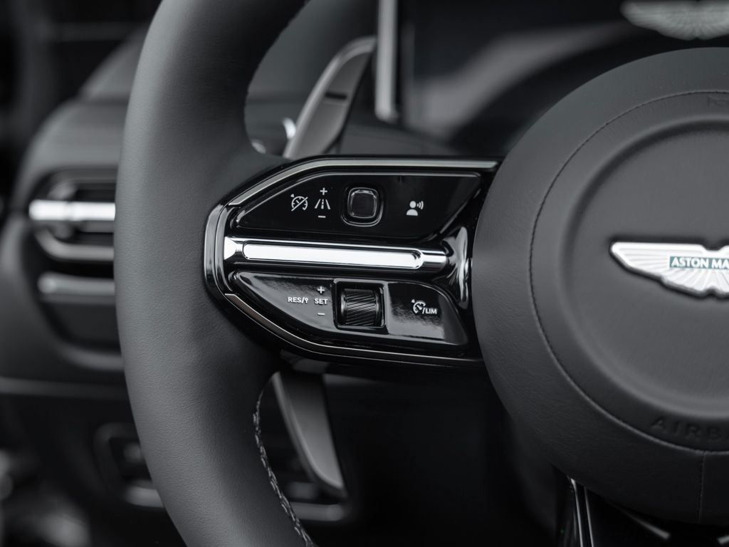 Aston Martin DB12