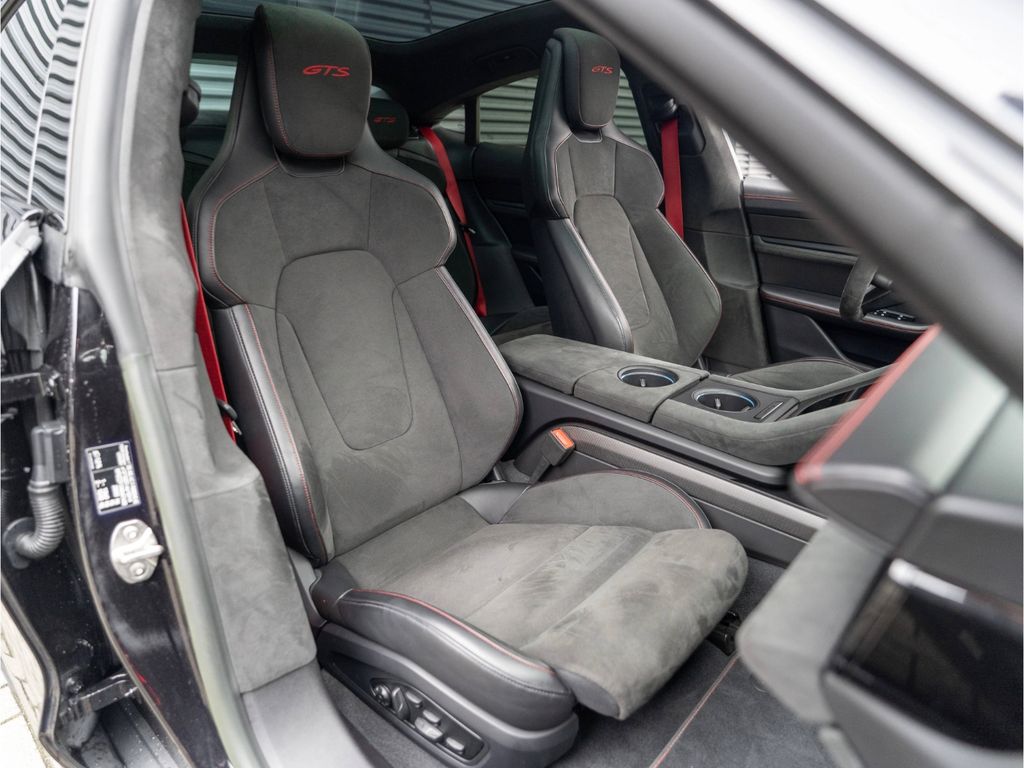 Porsche Taycan 2022