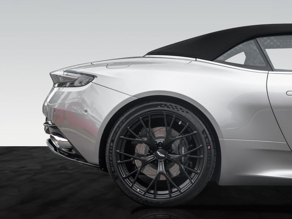 Aston Martin DB12