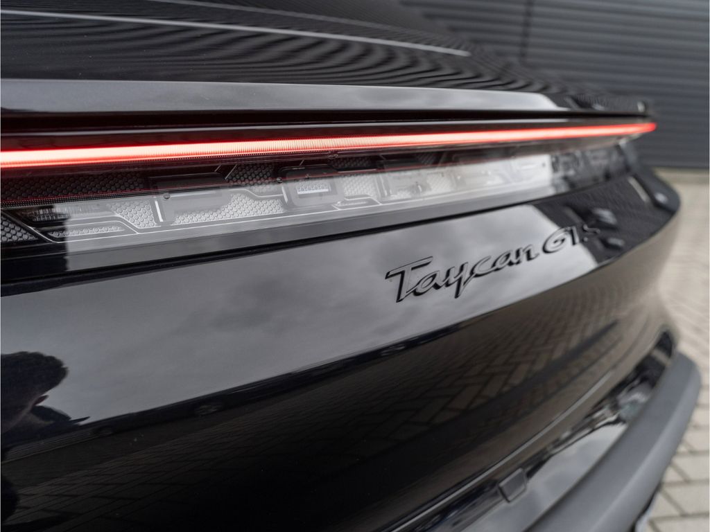 Porsche Taycan 2022