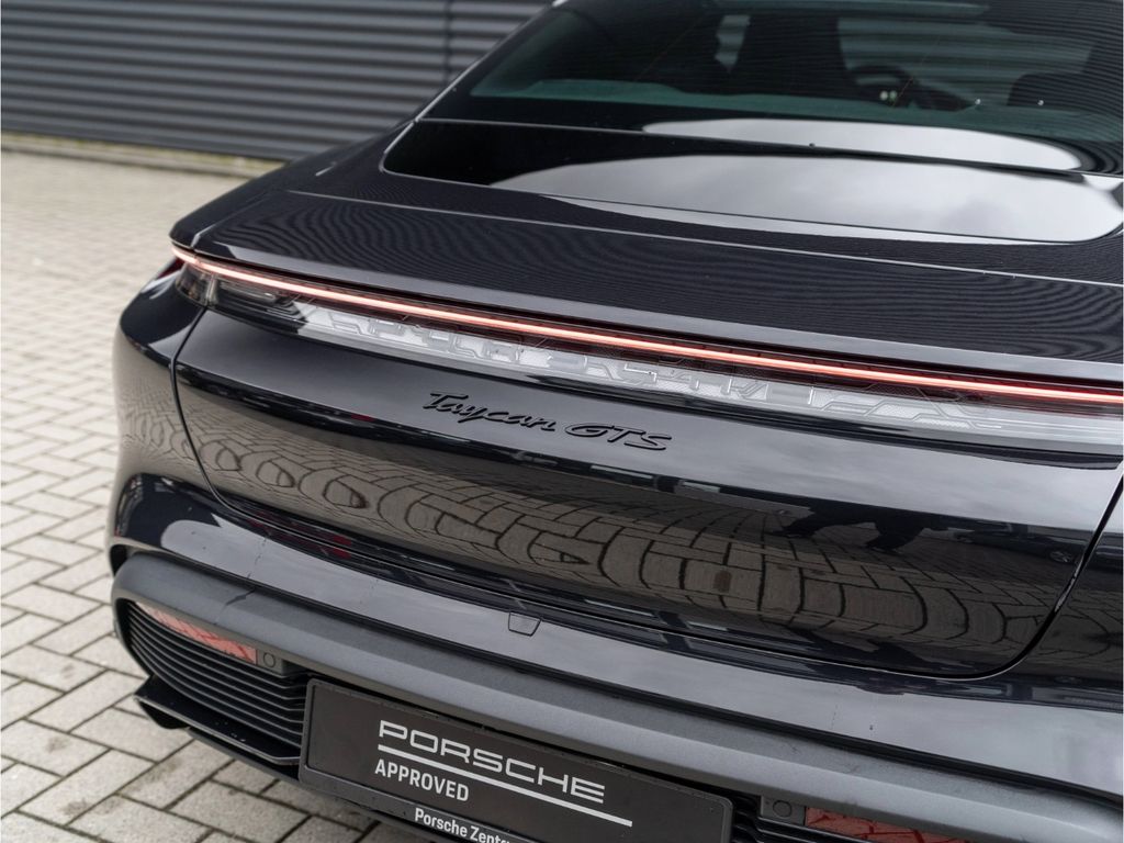 Porsche Taycan 2022