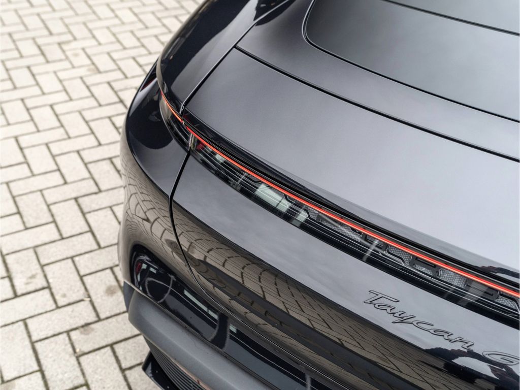 Porsche Taycan 2022