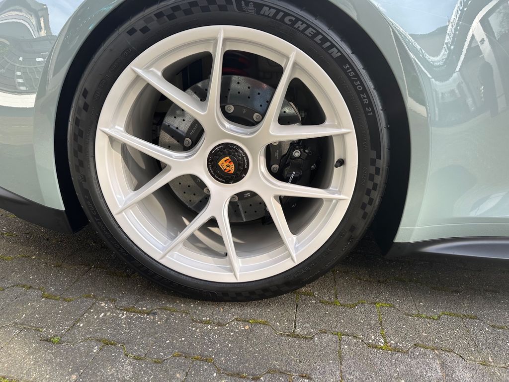 Porsche 992 2025
