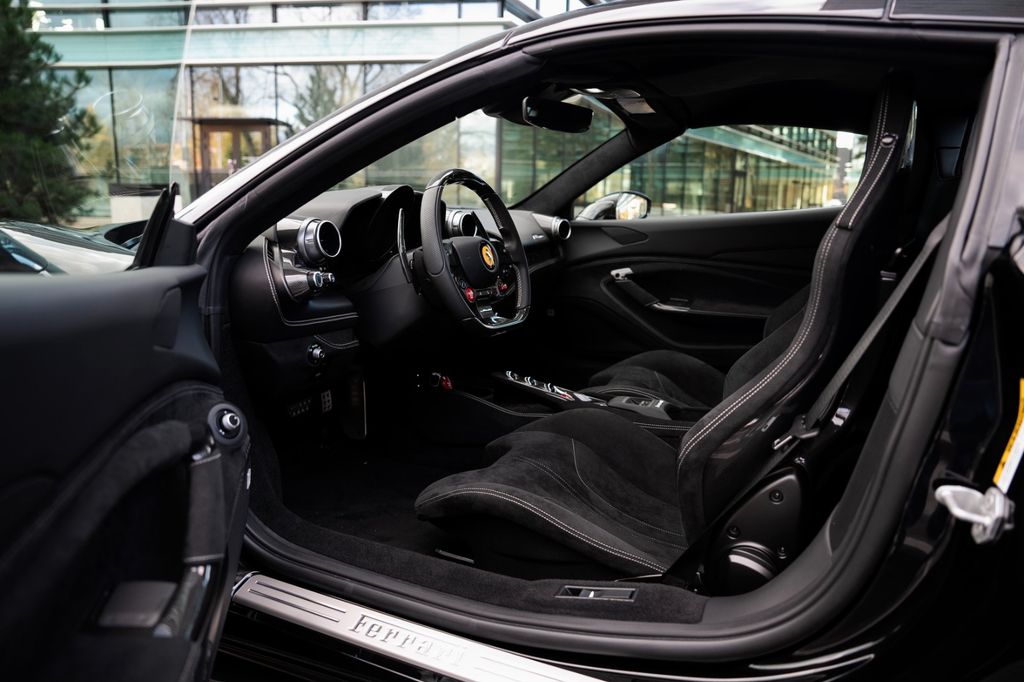 Ferrari F8 2023