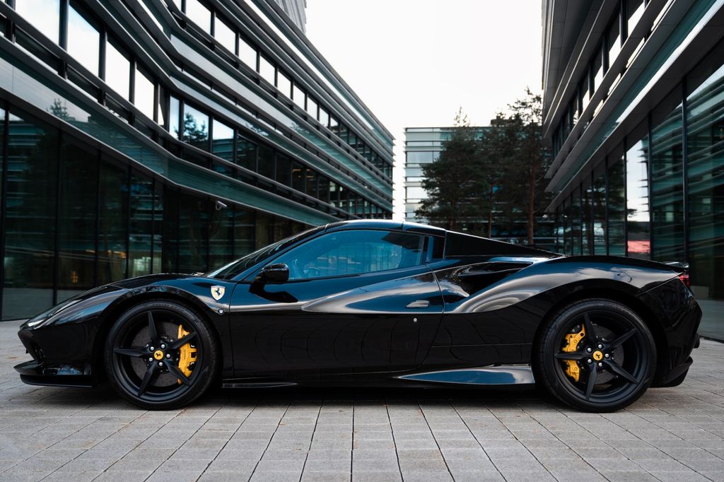 Ferrari F8 2023