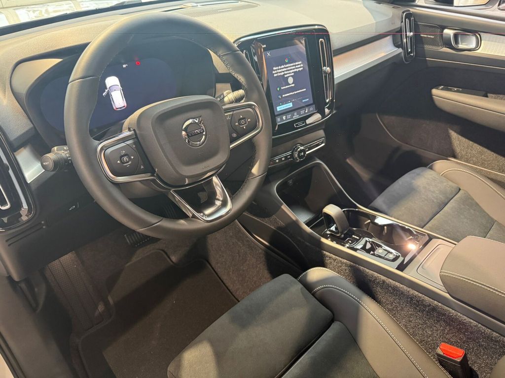 Volvo XC40 2025