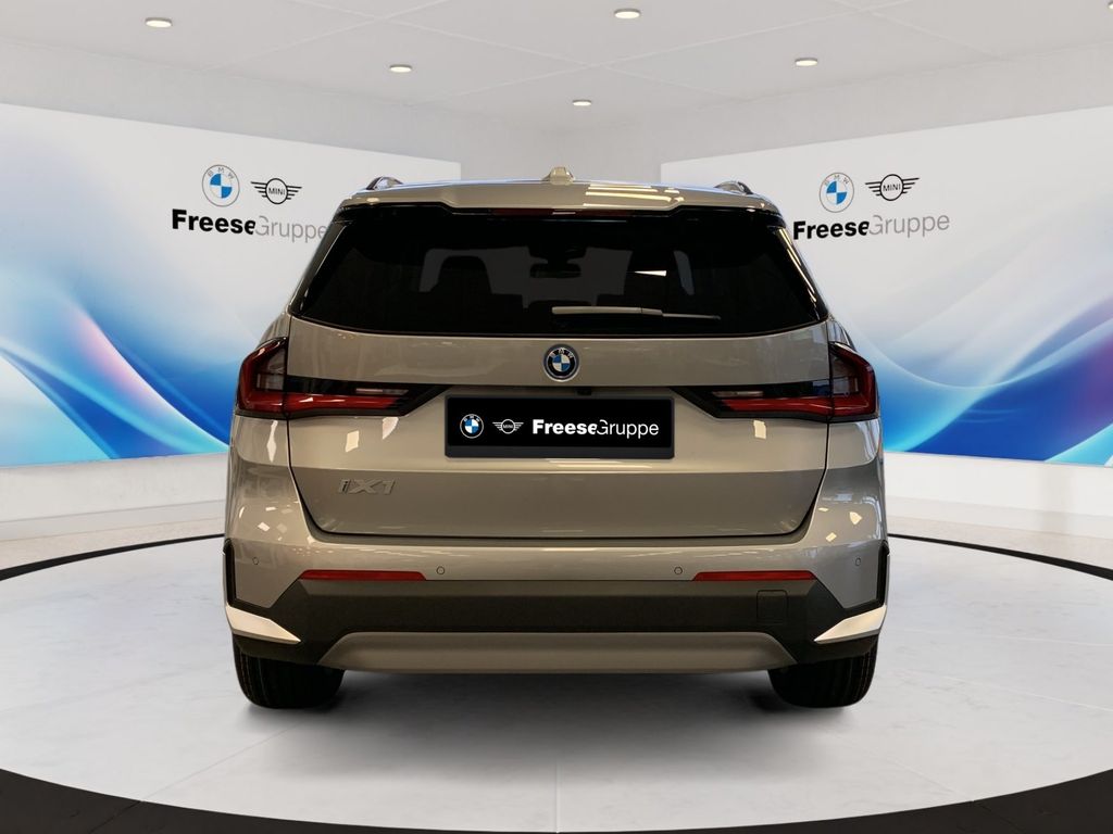 BMW iX1 2023