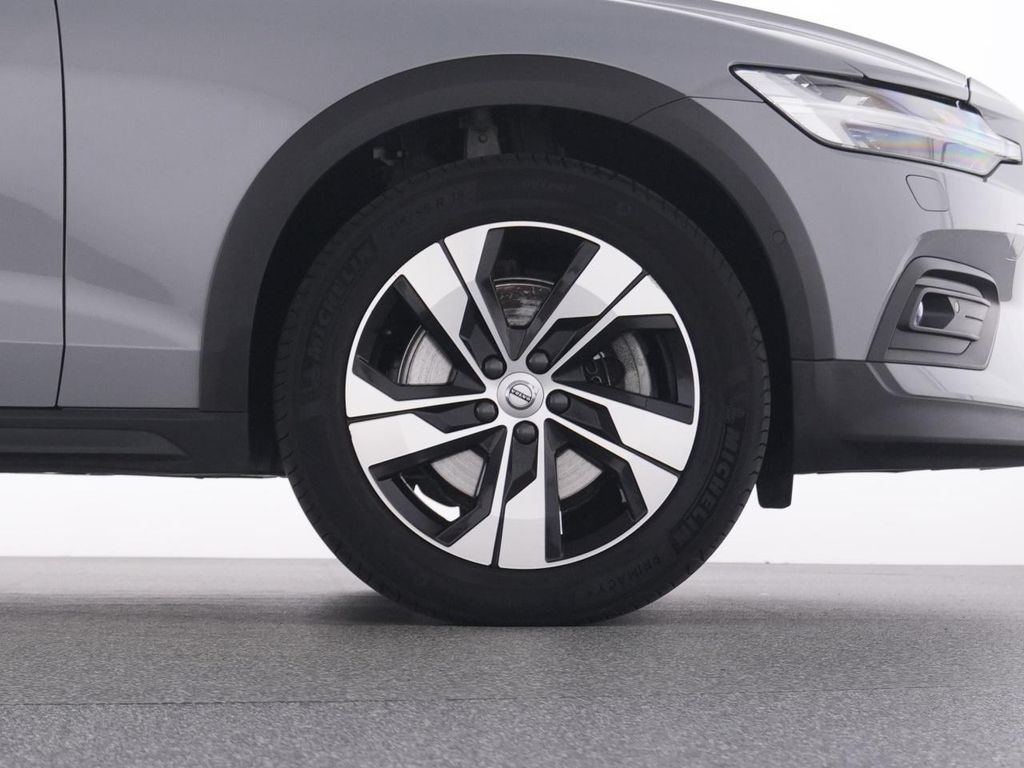 Volvo V60 Cross Country 2023