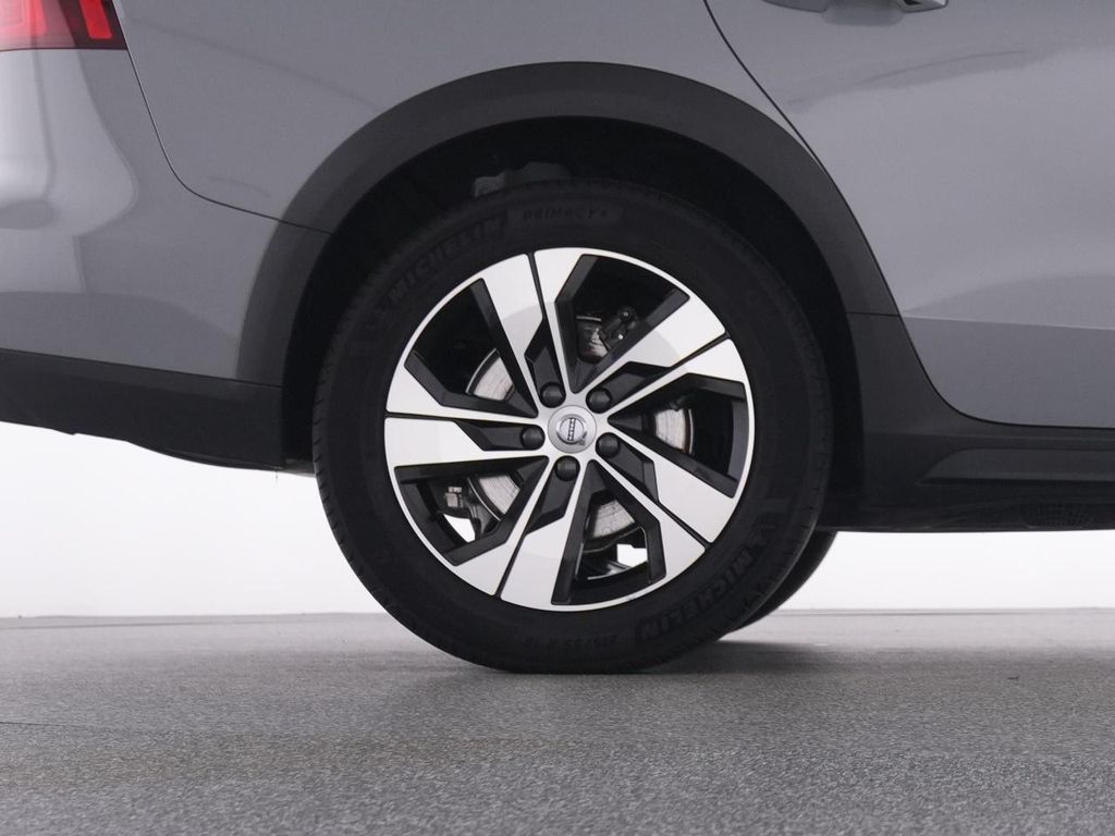 Volvo V60 Cross Country 2023