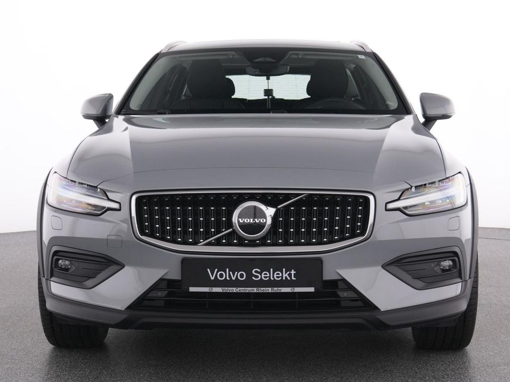 Volvo V60 Cross Country 2023