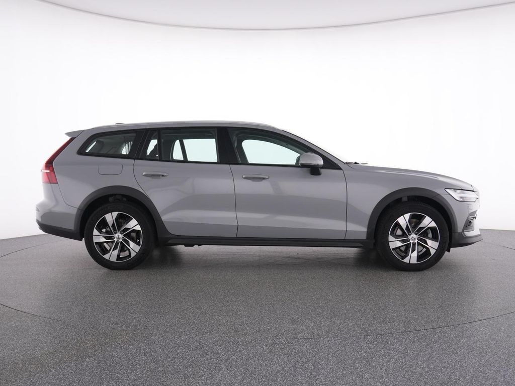Volvo V60 Cross Country 2023