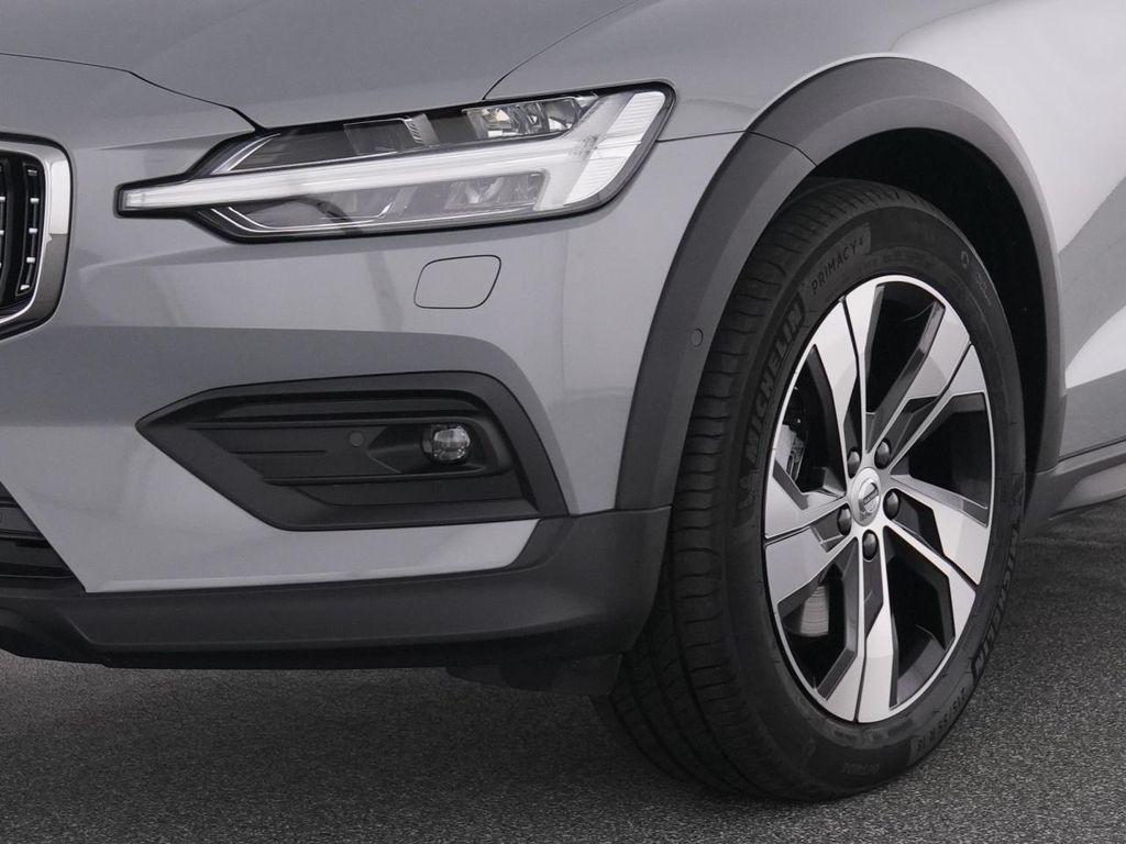 Volvo V60 Cross Country 2023