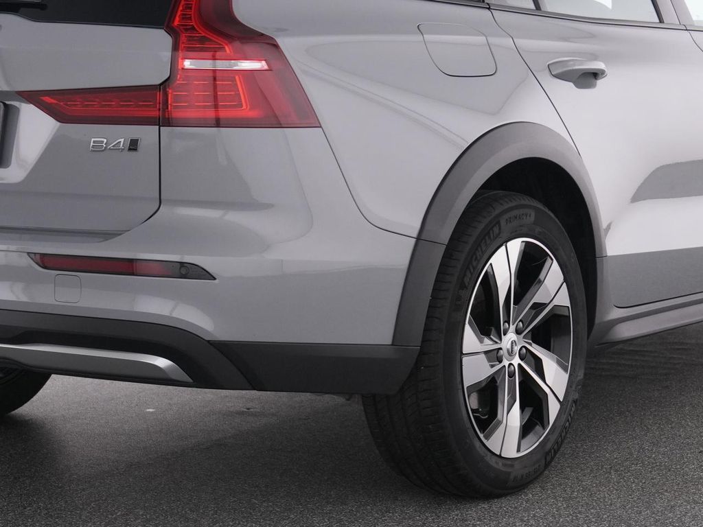 Volvo V60 Cross Country 2023