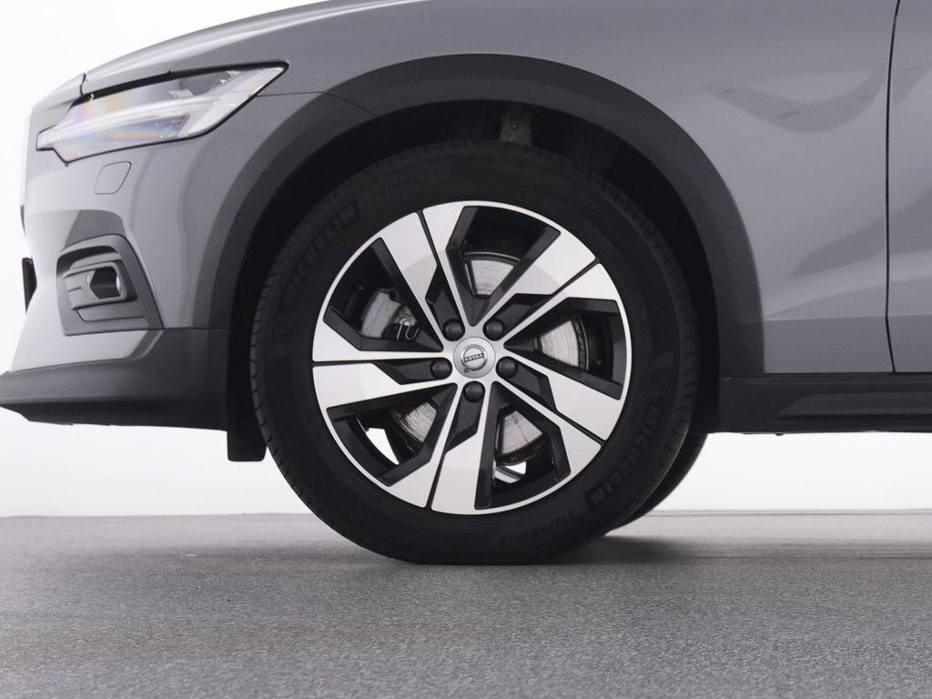 Volvo V60 Cross Country 2023