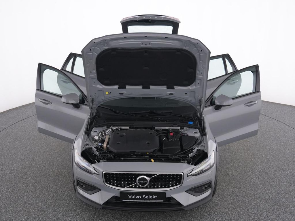 Volvo V60 Cross Country 2023