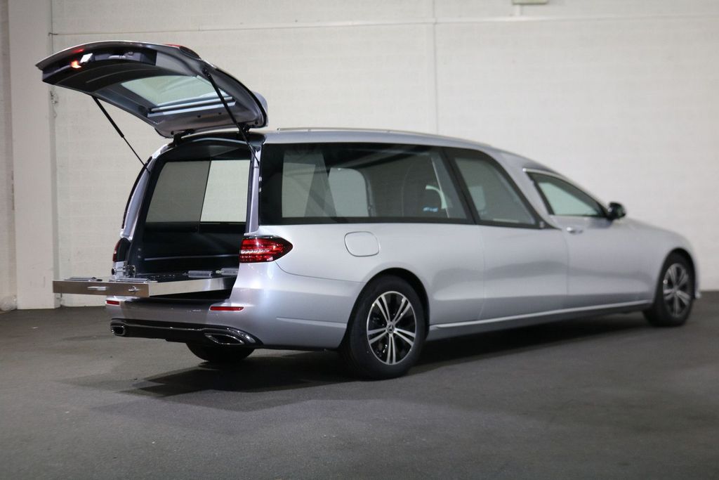 Mercedes-Benz E 200 2025