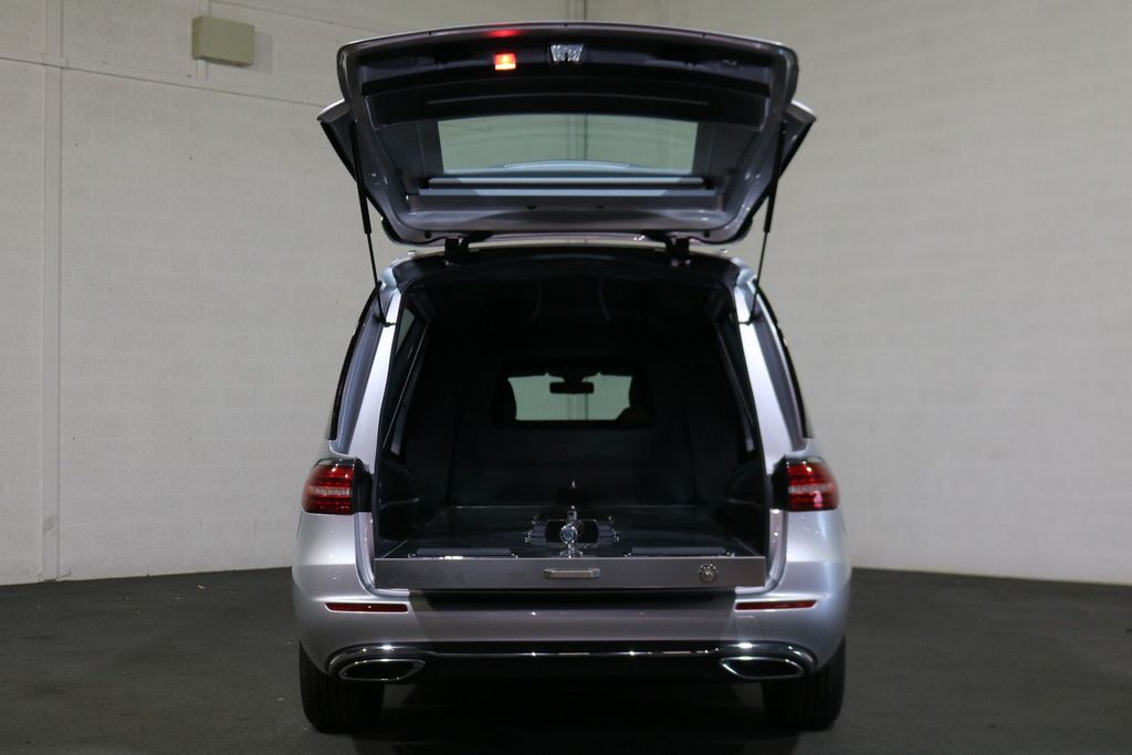 Mercedes-Benz E 200 2025