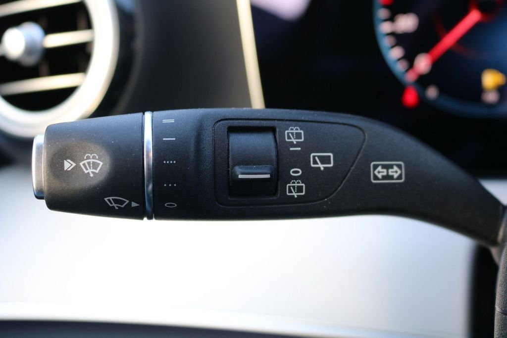 Mercedes-Benz E 200 2025