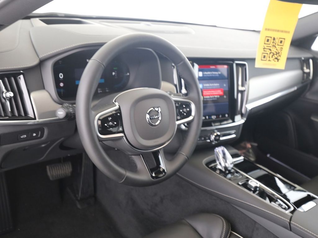 Volvo V90 2025