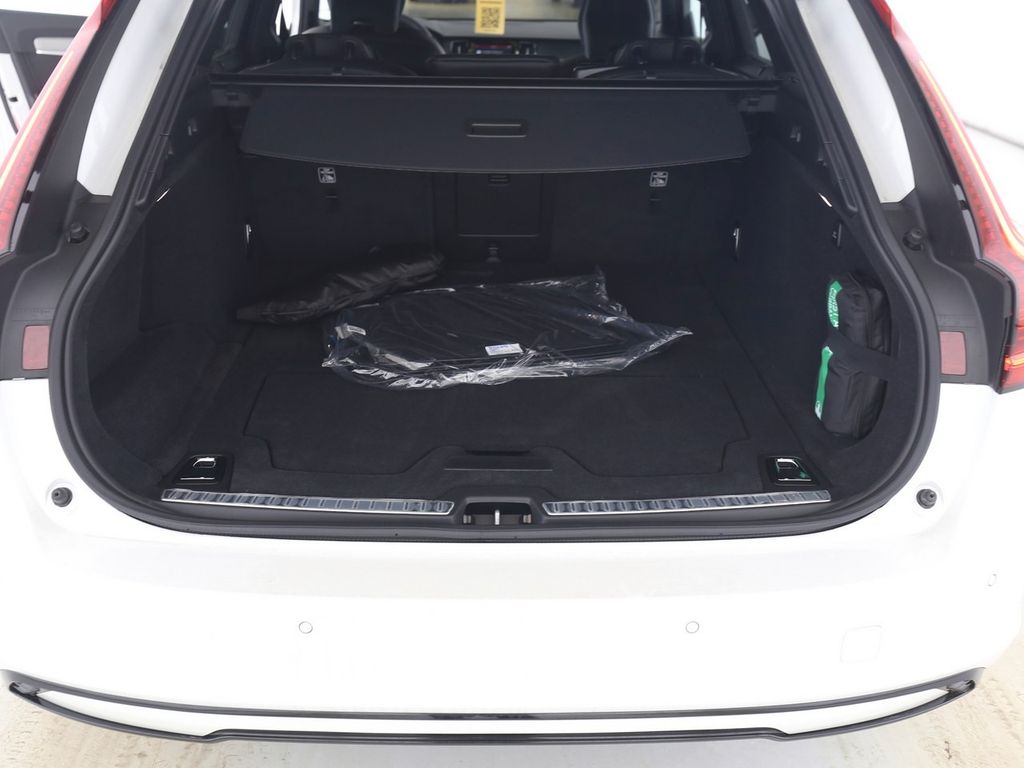 Volvo V90 2025