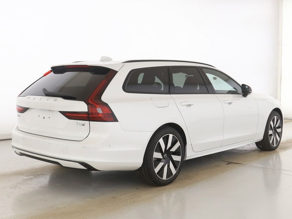Volvo V90 2025