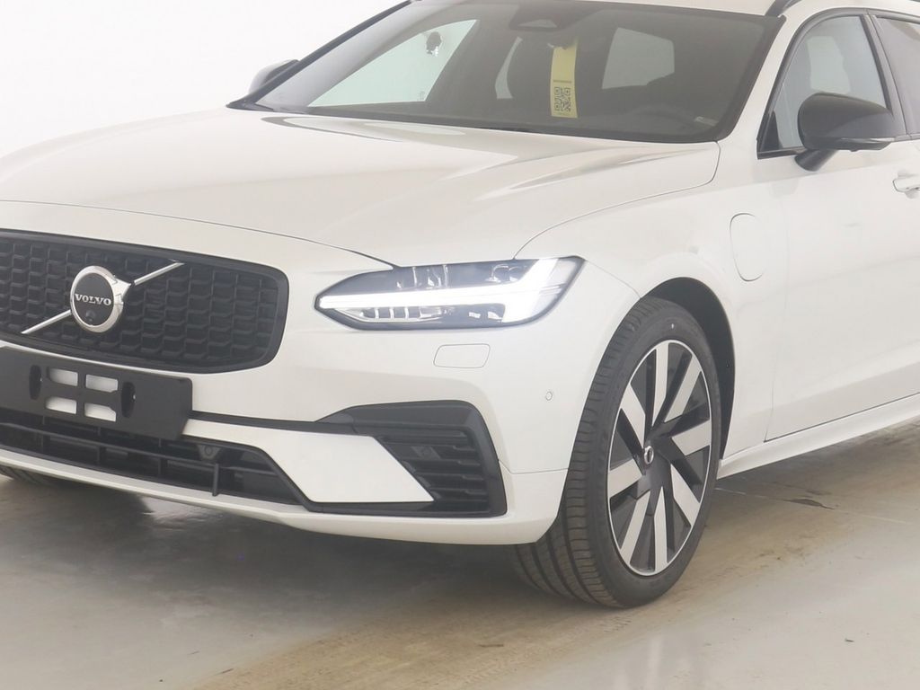Volvo V90 2025