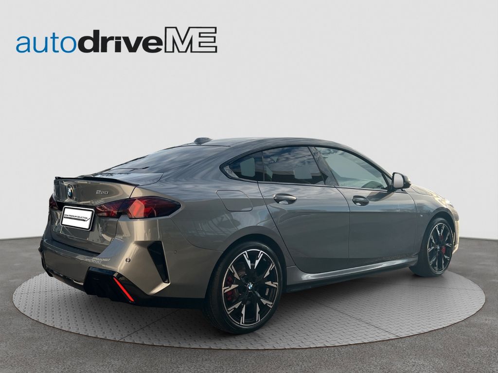 BMW 220 2025