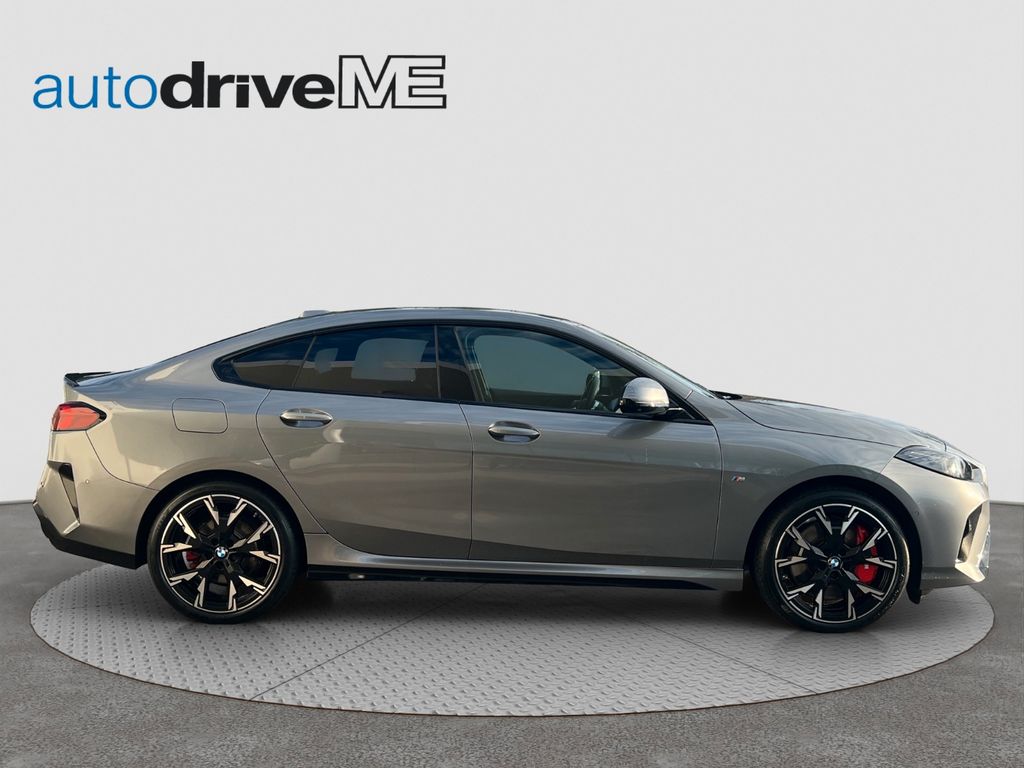 BMW 220 2025