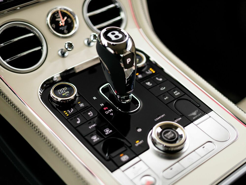 Bentley Continental 2025