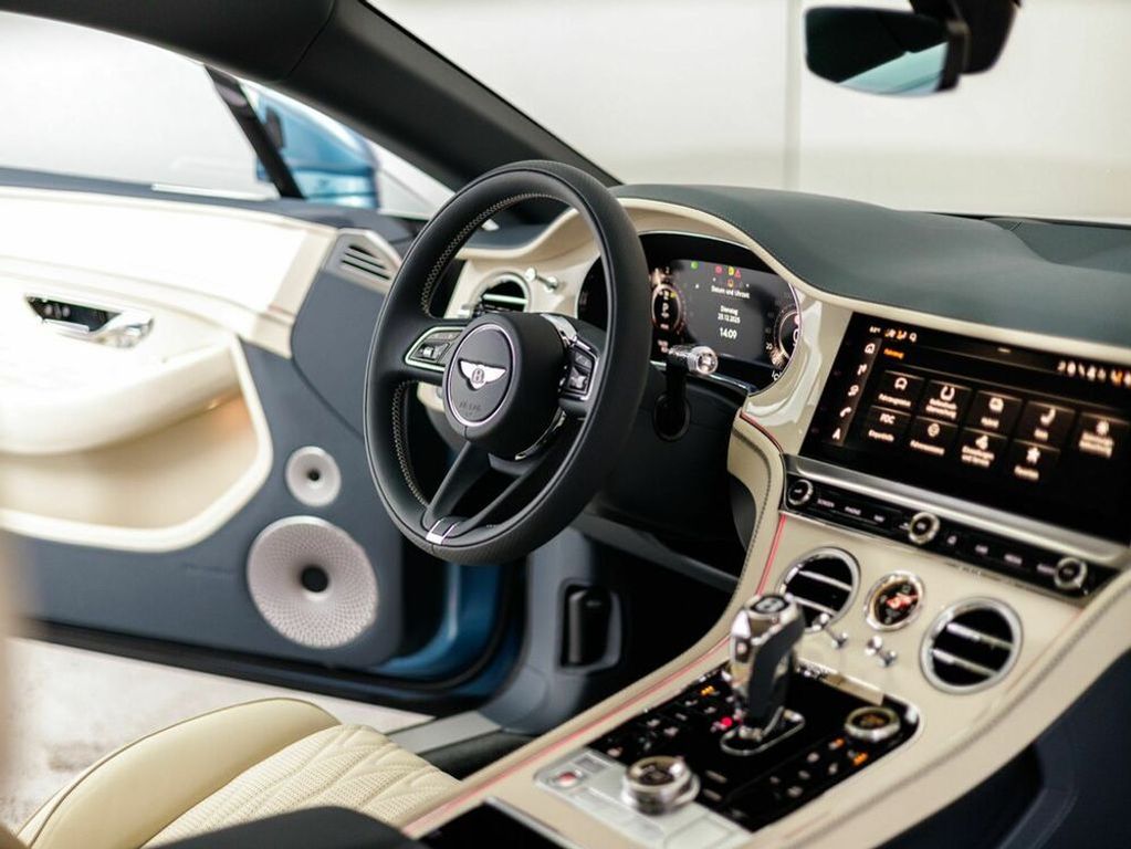 Bentley Continental 2025